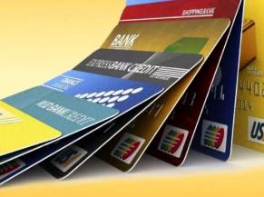 如何选择适合自己的信用卡？信用卡逾期会有什么后果？