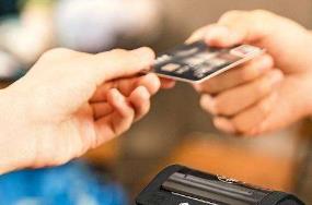 信用卡的现金提取和ATM取款有哪些注意事项？配图