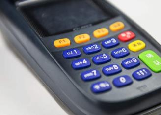 手机上能用信用卡消费吗？现在信用卡pos机最低的点是多少？配图
