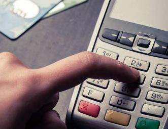 网上支付和刷卡支付，哪个更安全？"如何避免信用卡被盗刷的风险？